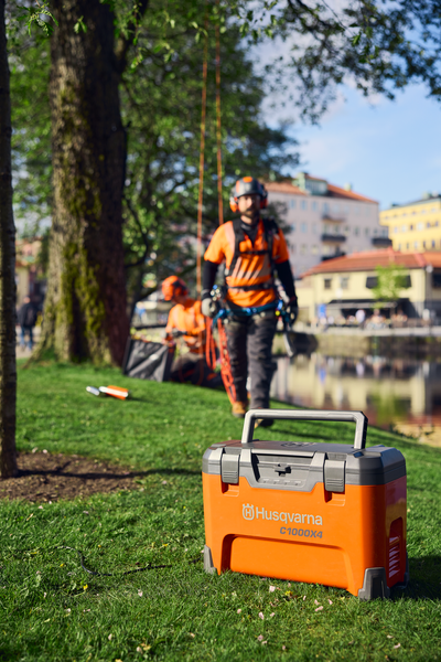 Зарядний пристрій Husqvarna 40-C1000x4 970704801 фото