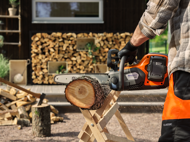 Пила Husqvarna 242i KIT (АКБ+ЗП) 970838403 фото